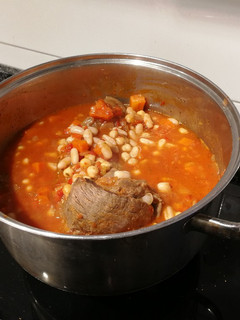 Una foto de Guiso de carne, porotos y garbanzos