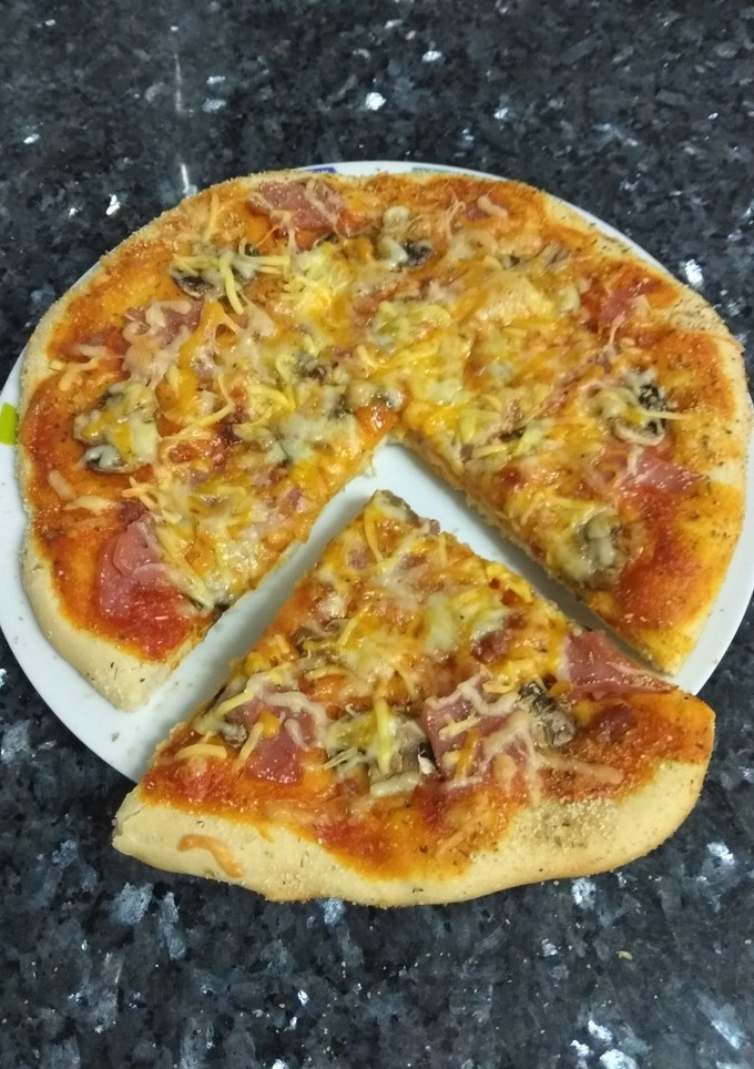 Una foto de Pizza con masa esponjosa