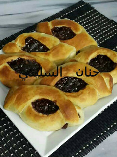 صورة لوصفة معجنات بجبنة الشيدر ومن نفس العجينه اعملت قسم بالشوكلاته