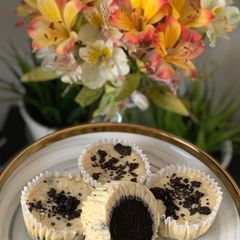A picture of Oreo Cream Cheese Cupcake.