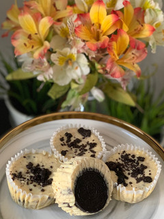 A picture of Oreo Cream Cheese Cupcake.