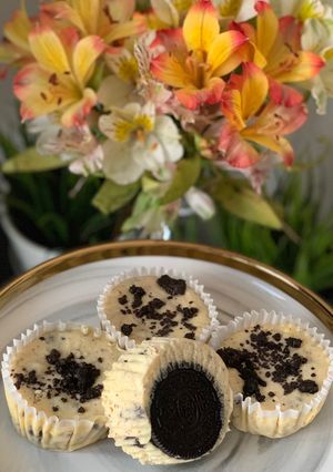 A picture of Oreo Cream Cheese Cupcake.