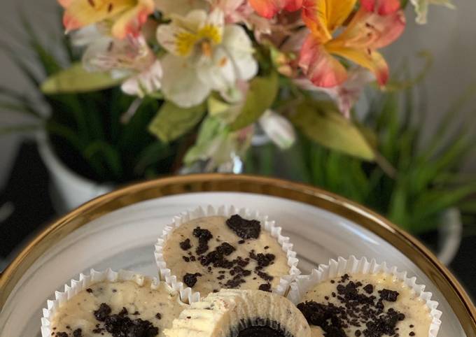 Oreo Cream Cheese Cupcake