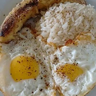 Arroz a la cubana con banana frita Receta de MARALA??- Cookpad