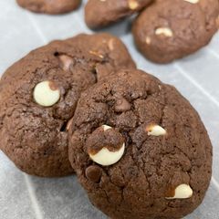 A picture of Sourdough Chocochip Cookies.