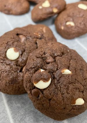 A picture of Sourdough Chocochip Cookies.