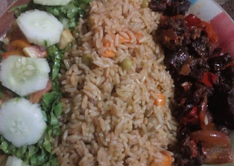 Fried rice and pepper meat and salad