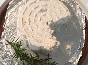 Una foto de Queso de Soja al Romero (Lekue)