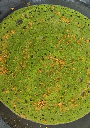 A picture of Oats Spinach dosa.
