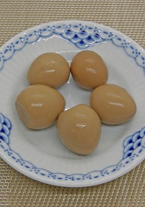 A picture of Seasoned Quail Eggs Made with Canned Quail Eggs.