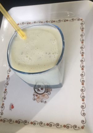 એપલ મિલ્કશેક (Apple Milk Shake Recipe In Gujarati) રેસીપી મુખ્ય ફોટો