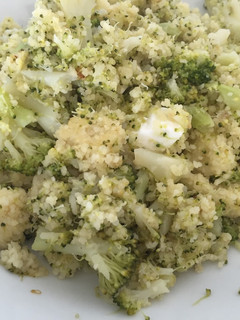 Una foto de Couscous con brocoli y quesos