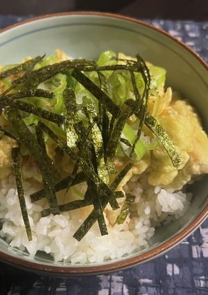 A picture of Tuna Tempura Rice Bowl (Maguro Tendon).