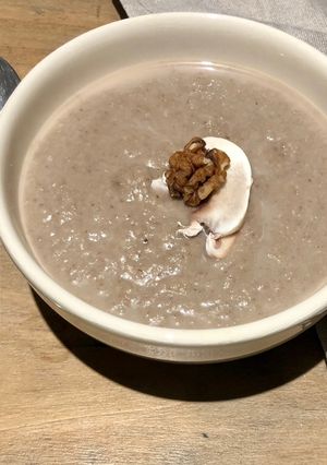 Une photo de Velouté champignons et noix