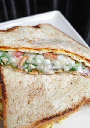Foto resep Omelette Salad Sandwich