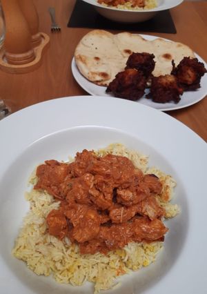 A picture of Chicken tikka masala.