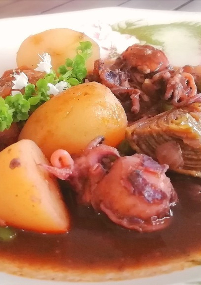 Una foto de Estofado de Sepionets (Choquitos o Sepias pequeñas)