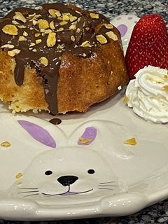 Una foto de Donut relleno de fresas y chocolate con airfryer