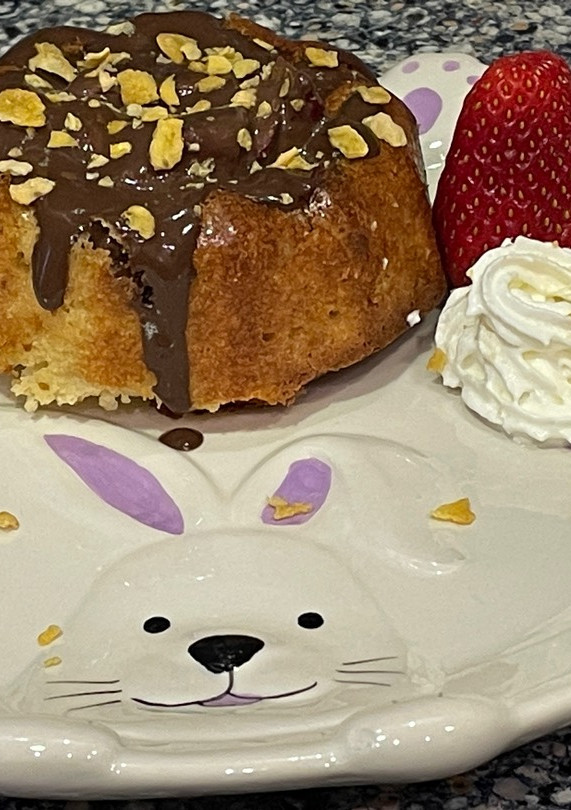 Una foto de Donut relleno de fresas y chocolate con airfryer