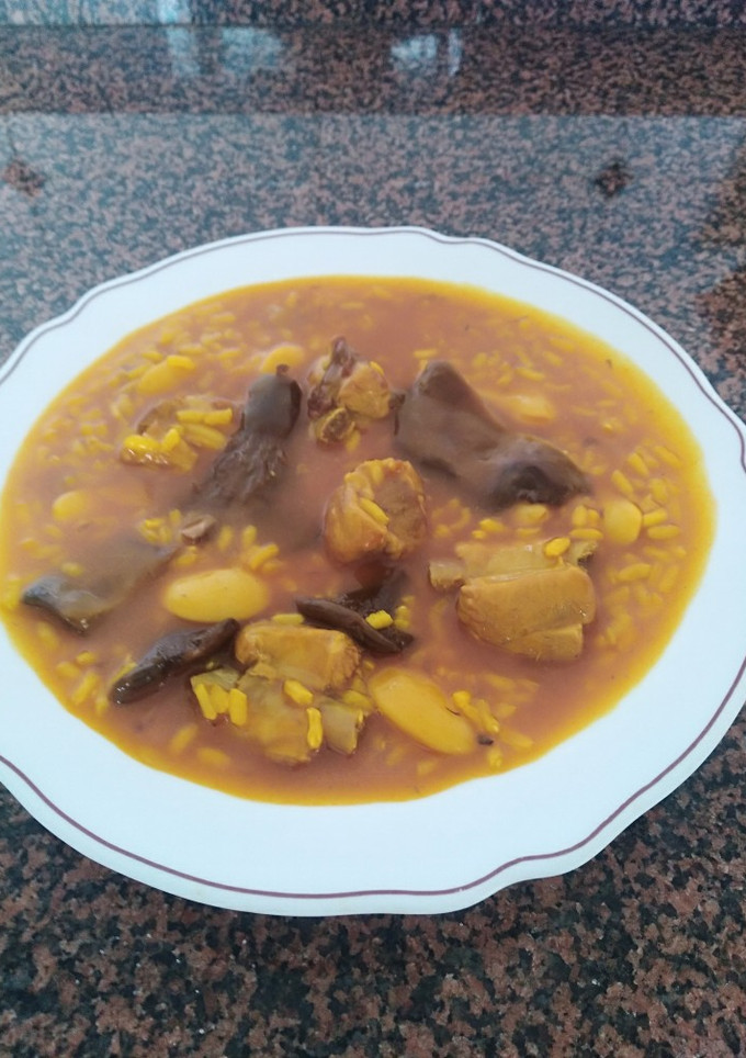 Una foto de Arroz con rebollones y costillas de cerdo