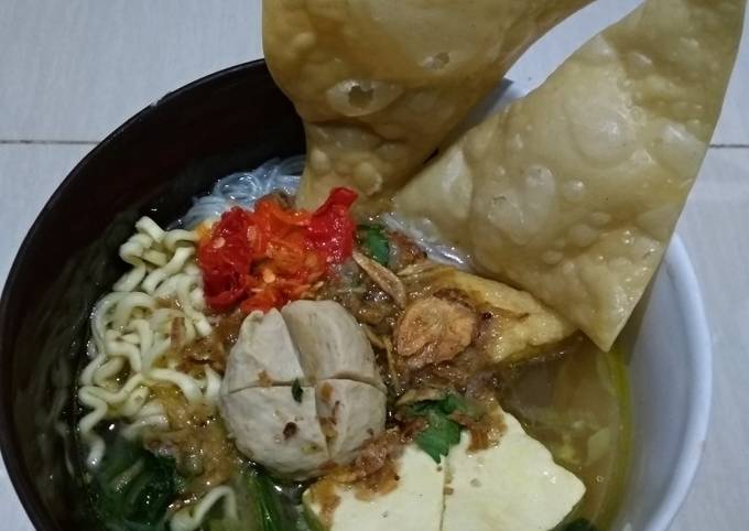 Bagaimana Menyiapkan Kuah Bakso Sederhana, Lezat