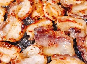 Hình của món Thịt ba rọi áp chảo.