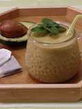 Smoothie πράσινο τσάι και αβοκάντο