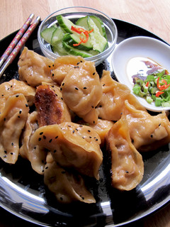 牛肉櫛瓜煎餃-自製南瓜餃子皮 的食譜成品照片