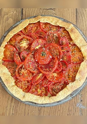 Une photo de Tarte rustique à la tomate