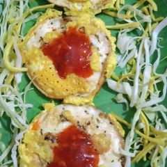 A picture of Egg mini dosa with Schezwan chutney.