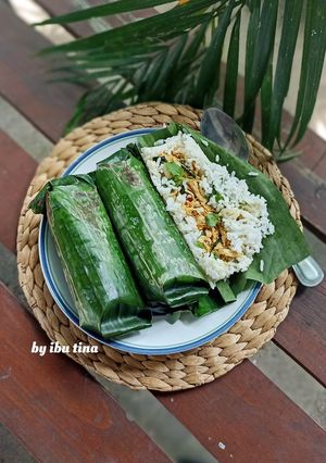 Foto resep Nasi Uduk Ayam Suwir Bakar
