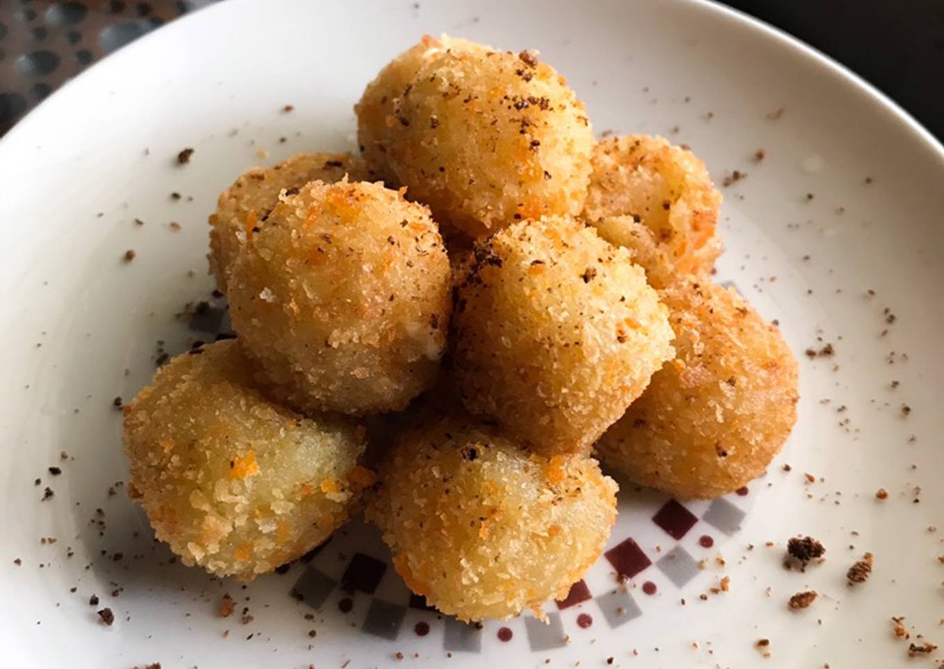 Bola kentang isi mozarella
