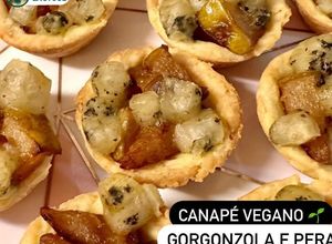 Foto de Canapé de Pera e Gorgonzola Vegetal NatuCheese