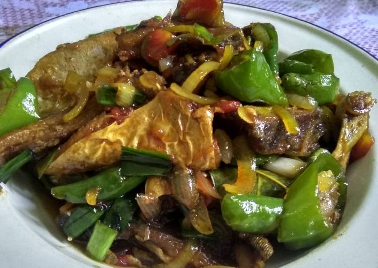 Bagaimana memasak Pari asin cabe ijo Lezat