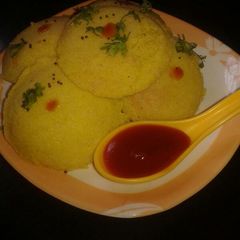 A picture of Rawa dhokla idli.