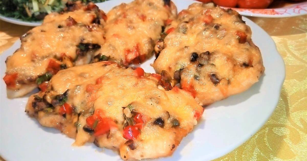 Куриные отбивные с помидорами и сыром