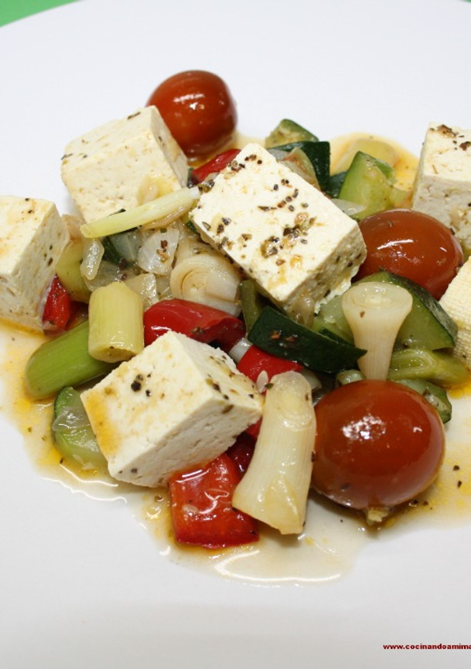 Una foto de Salteado de verduras con tofu