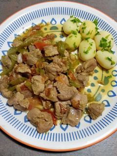 Una foto de Magro de pavo al curry con pimientos