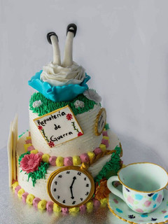 Una foto de Tarta "Alicia en el país de las maravillas"- Tutorial de decoraciones con fondant