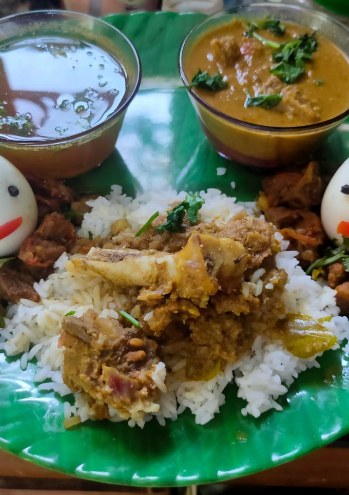 முட்டை வித் மட்டன் லஞ்ச் காம்போ (Egg mutton Lunch Combo Recipe in tamil) செய்முறை முக்கிய புகைப்படம்