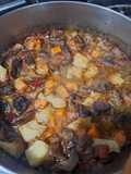 Estofado de ternera con robellones, patata y boniato