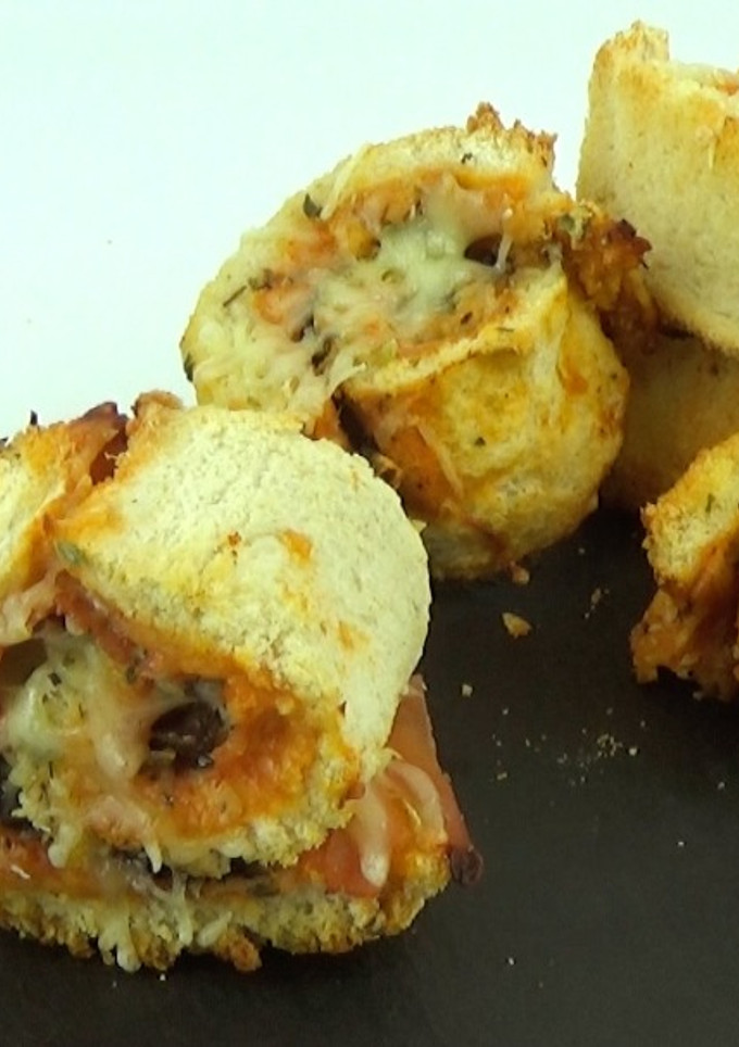Una foto de Rollitos de pizza fáciles dos sabores