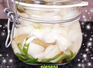 Une photo de Oignons blancs et rouges au vinaigre 😋