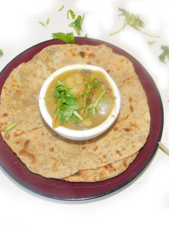 விரத ஆலூ பரோட்டா (ஸ்பைசி உருளை மசாலா பரோட்டா)(aloo parotta recipe in tamil), செய்முறை முக்கிய புகைப்படம்