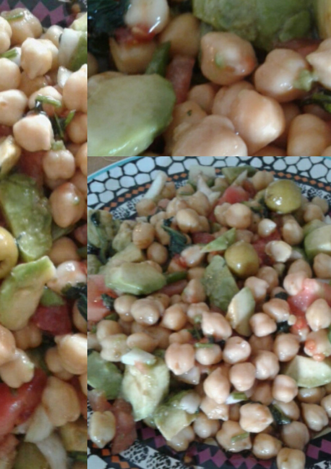 Una foto de Ensalada de garbanzos