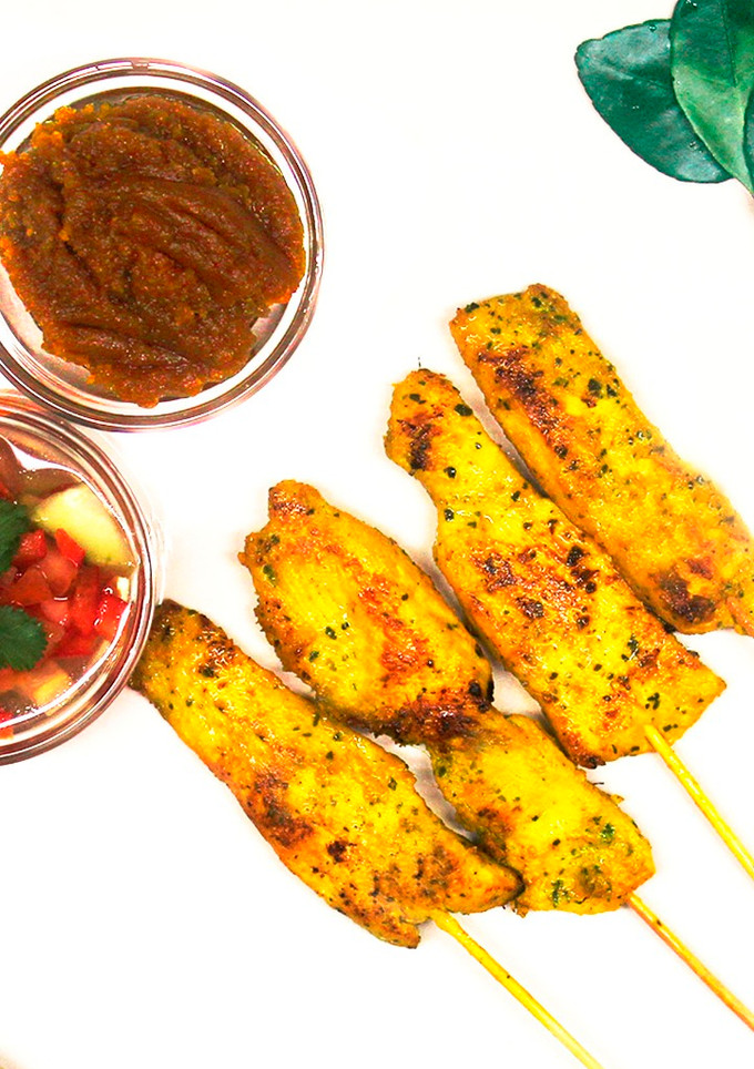 Una foto de Cómo hacer pinchitos de pollo thai gai satay