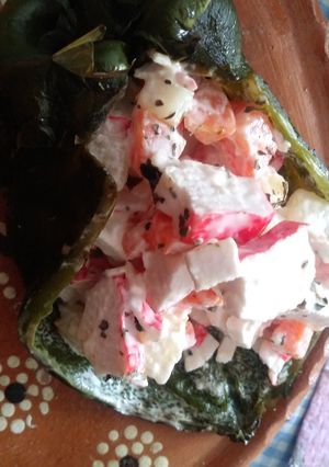 Una foto de Chile poblano relleno de surimi🐙