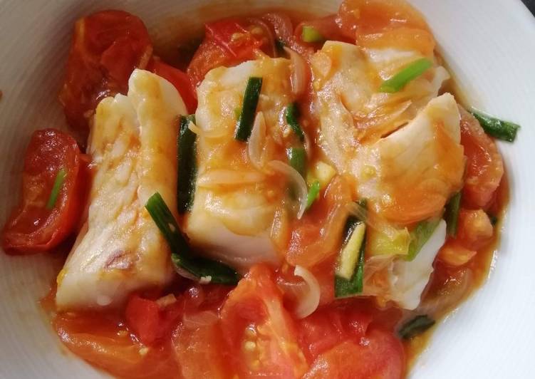 Simple Way to Prepare Speedy Fish Fillet w/ Tomatoes