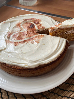 Una foto de Carrot cake (torta de zanahoria) facilísima y con frosting saludable opcional