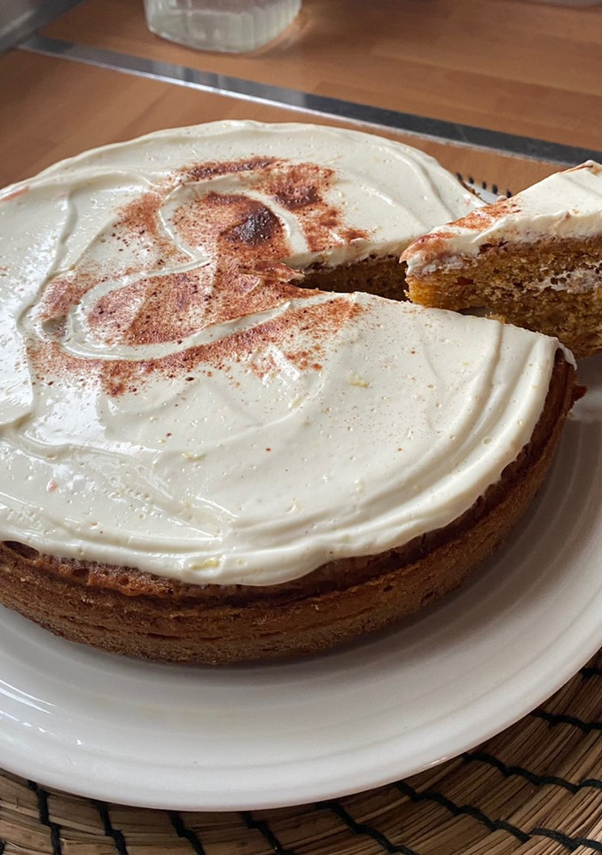 Una foto de Carrot cake (torta de zanahoria) facilísima y con frosting saludable opcional